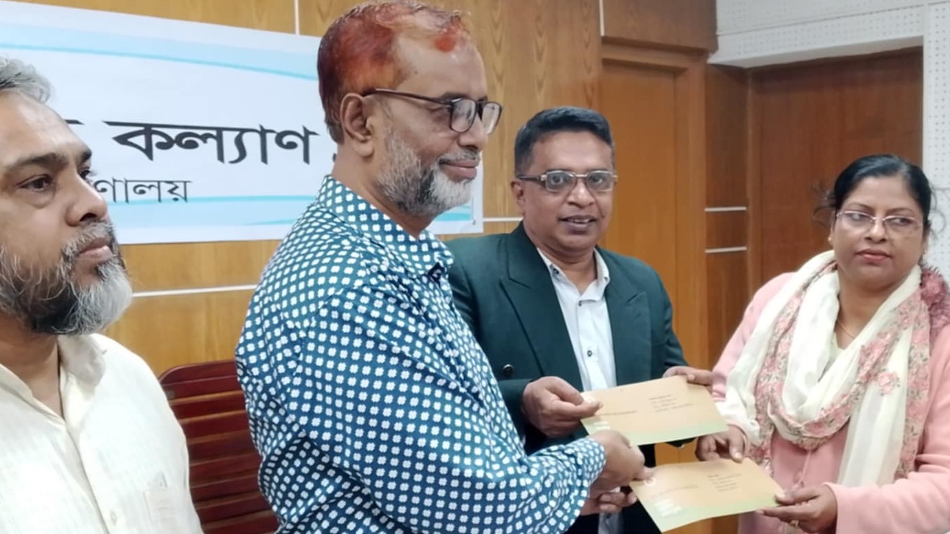 মেধা বৃত্তি পেলো বাঞ্ছারামপুরের সাংবাদিক দম্পতির দুই কন্যা