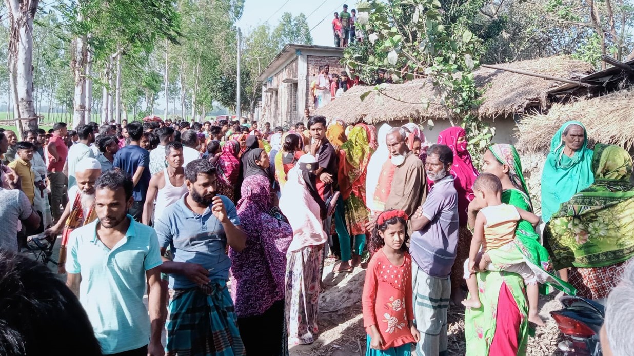 ফুলবাড়ীতে স্ত্রী ও কন্যার রহস্যজনক মৃত্যু, স্বামী আটক